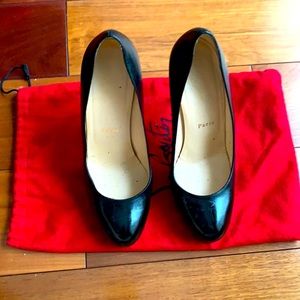 black leather Christian Louboutin pump size 37.5.